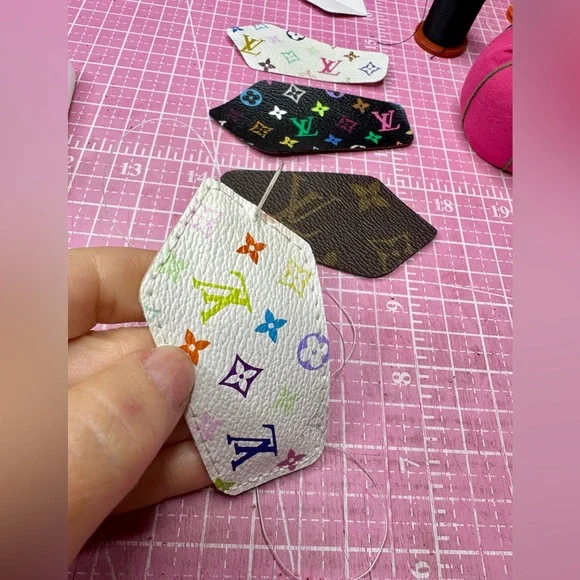 💗 White or Black Multicolor Murakami snap Hair clip One piece ‼️ - Picture 12 of 15